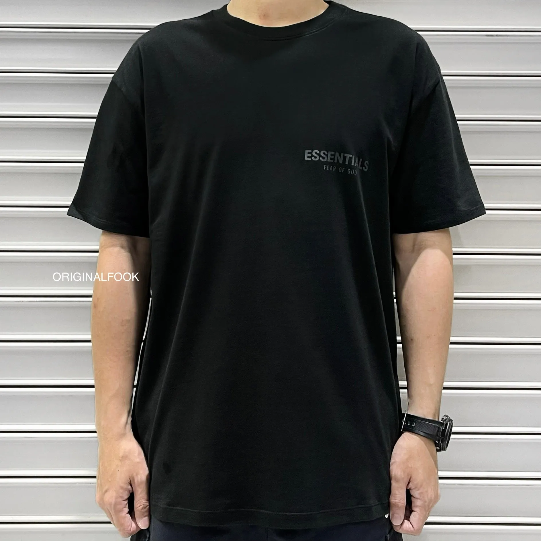 FEAR OF GOD Essentials Reflective Chest Logo Tee Black