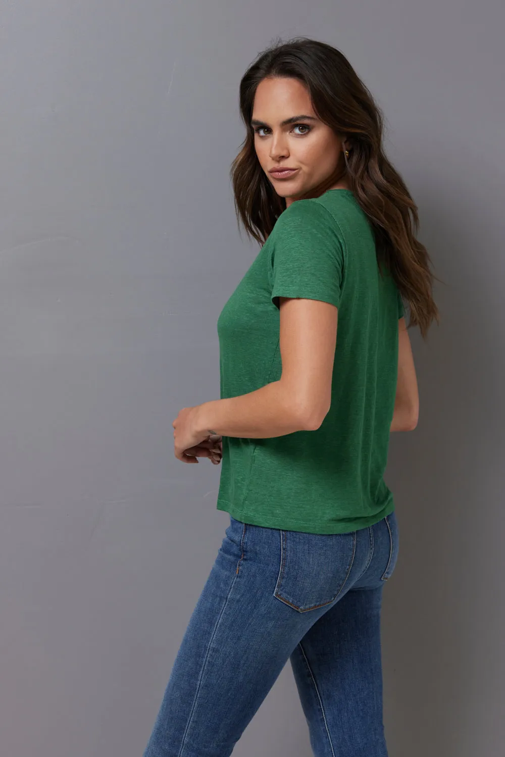 Majestic Short Sleeve Linen V-Neck in Emerald