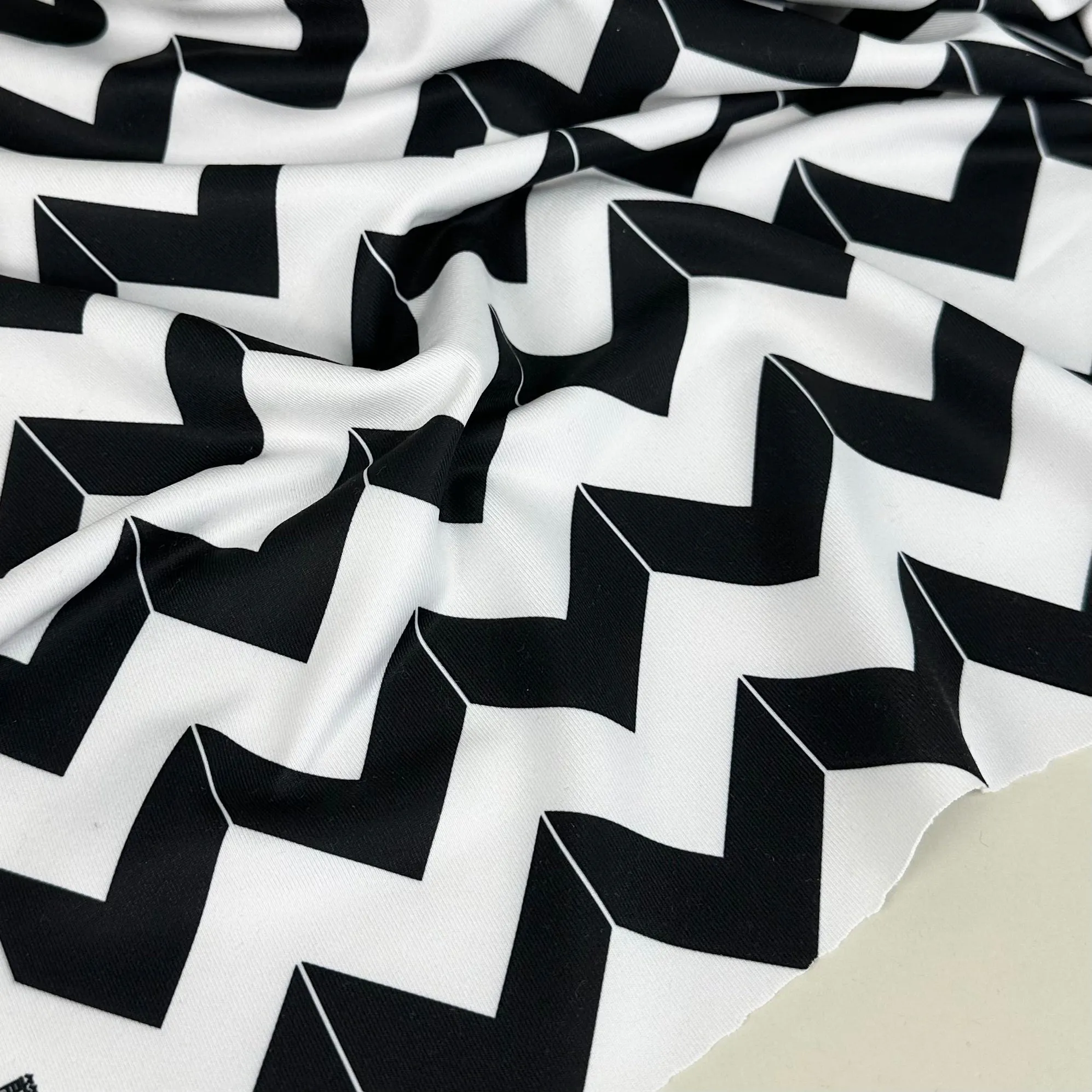 Zig Zag Lycra, Black & White (KAC0080)